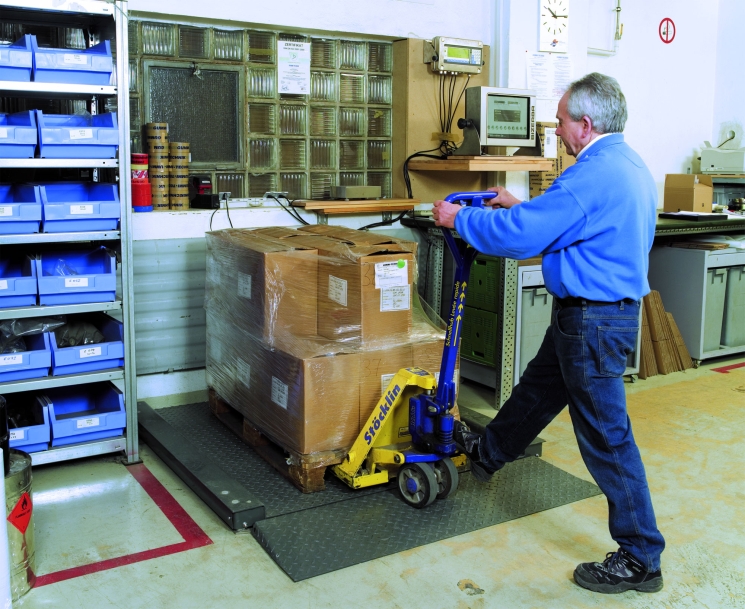 Az akár 1,5 tonnáig terjedő méréshatárral rendelkező mérlegeinek pontosságára vonatkozóan tanúsított szakembereink megbízható ISO17025:2005 szerinti igazolást állítanak ki.